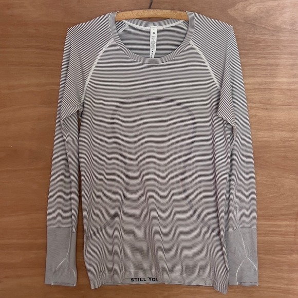 Lululemon Swiftly Tech Long Sleeve Crewneck‎ Top Size 8 Tempo Stripe White Black - Picture 1 of 6